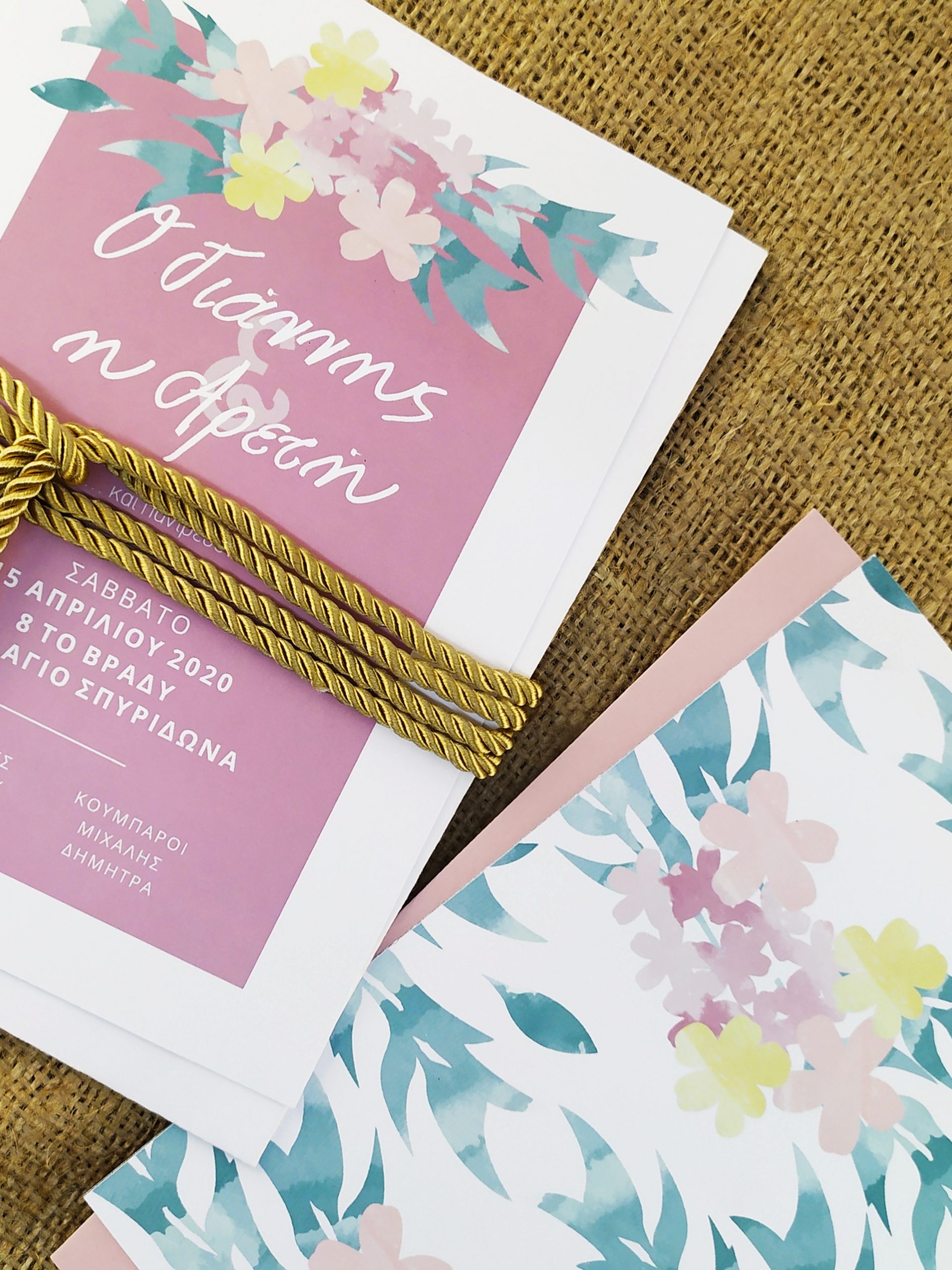 Προσκλητήριο Γάμου – Λιτό σχέδιο με διακόσμηση λουλουδιών, διπλής όψης
