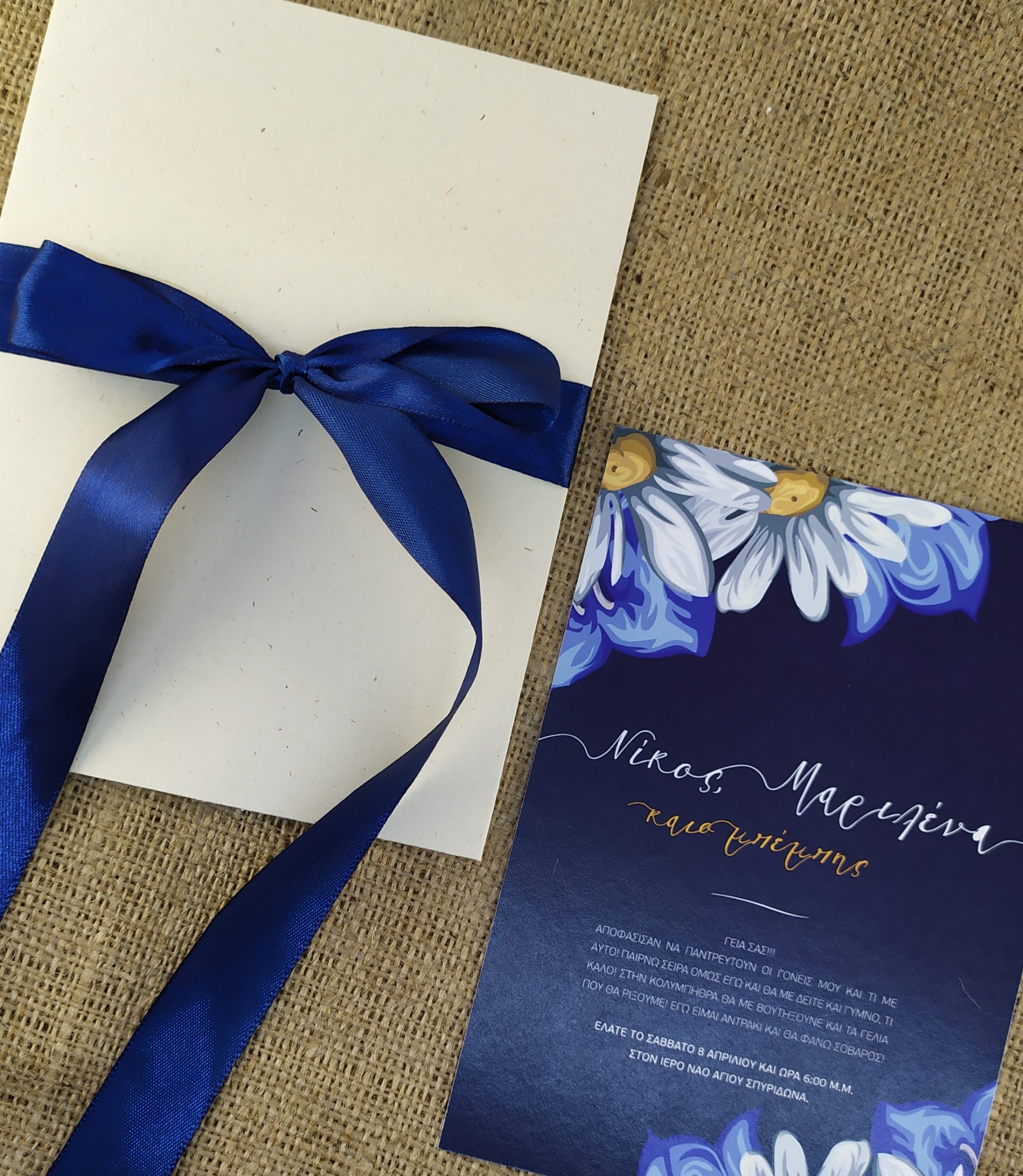 Προσκλητήριο Γάμος-Βάπτιση – Λουλούδια, Μπλε φόντο